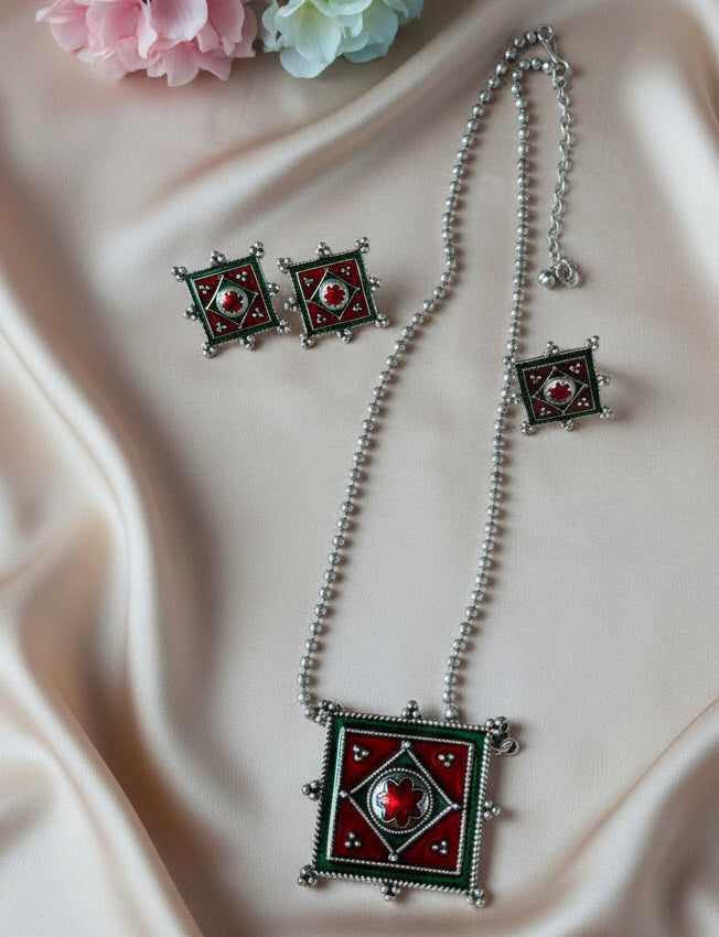 Rangrekha Square Pendant Set