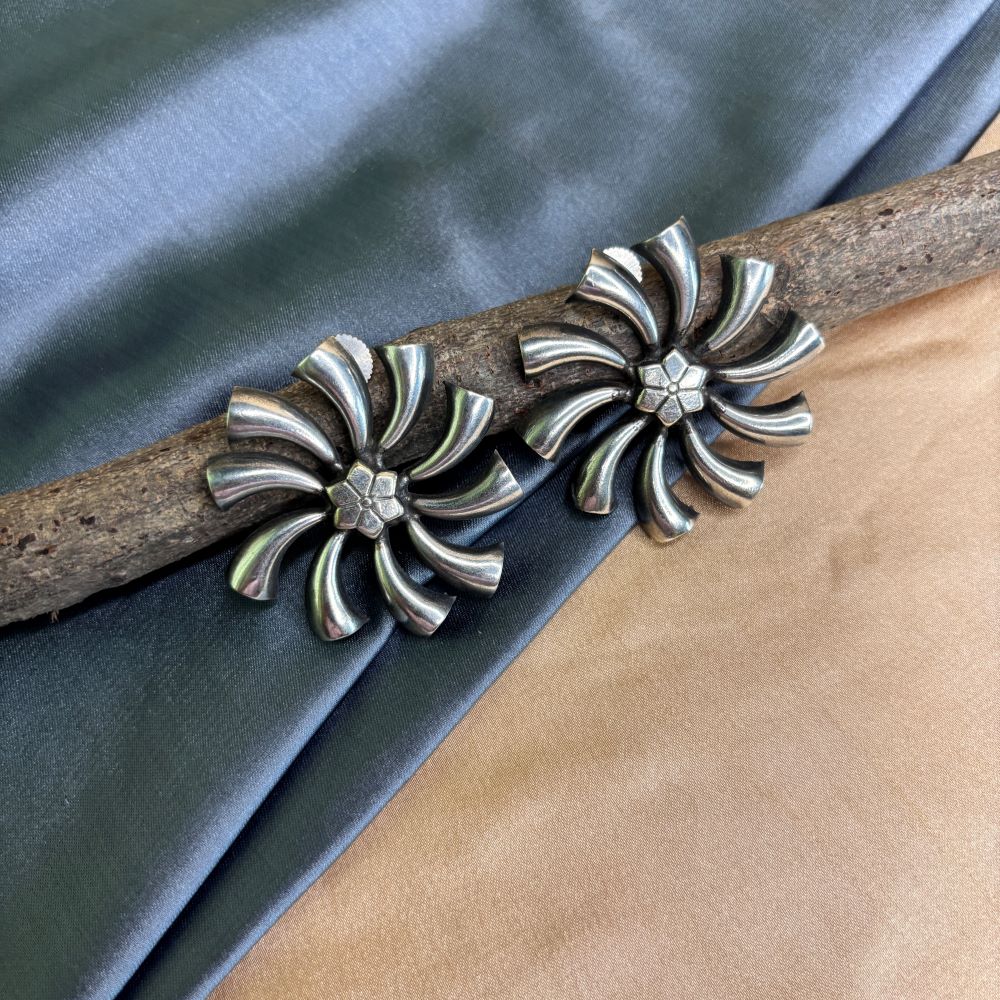 Parijat Studs
