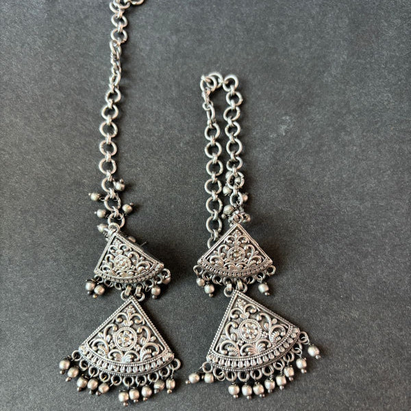 Varnika Chain Earring