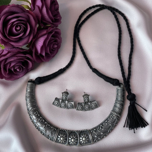 Floral Hasli Necklace
