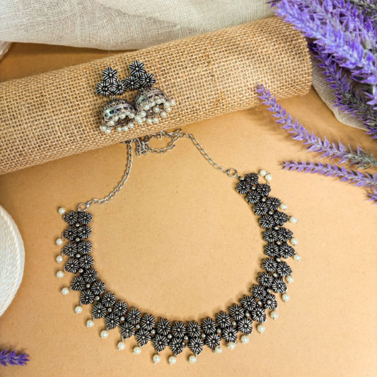 Floral Motif Necklace