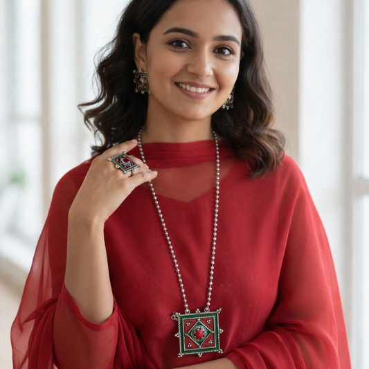 Rangrekha Square Pendant Set