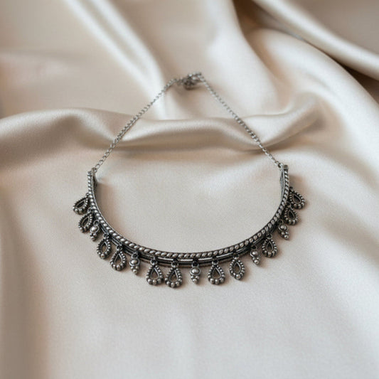 Bindu Curve Necklace