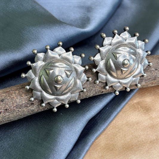 Adya Studs