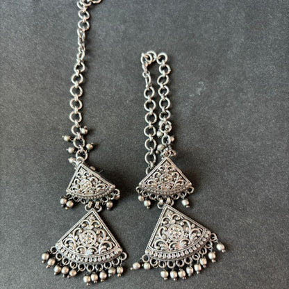 Varnika Chain Earring