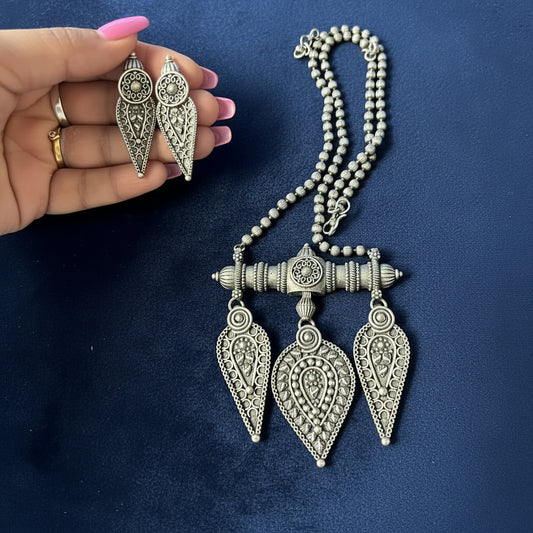 Leaf Pendant Set
